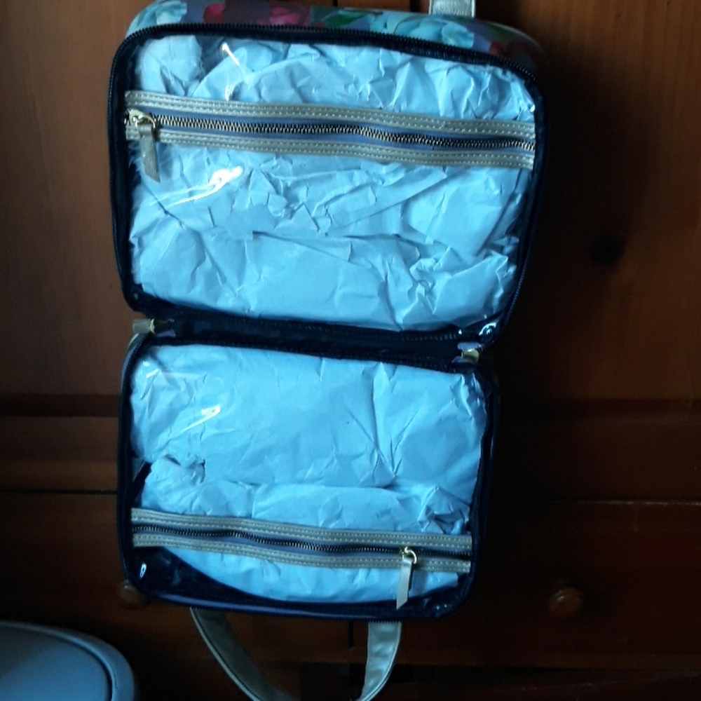 Cosmetic case - Picture 2 of 2